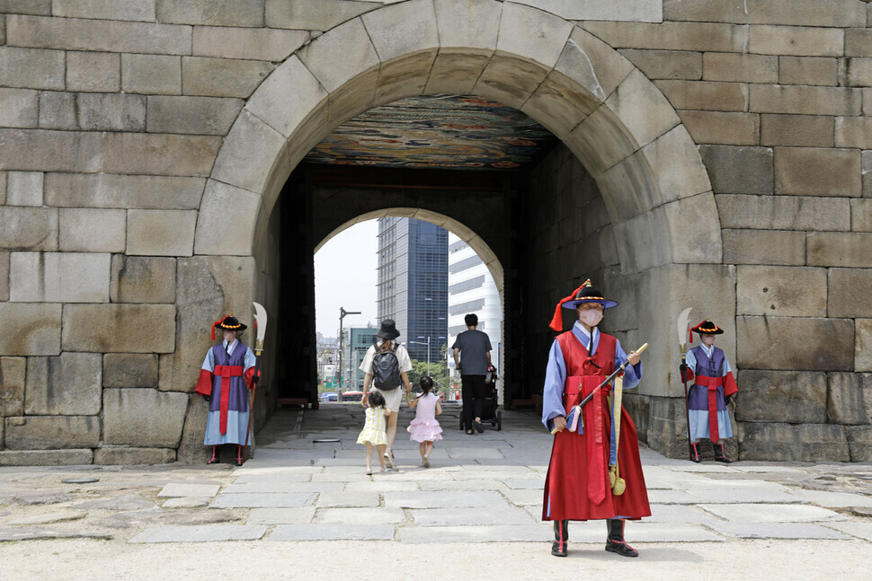 People walk through Namdaemun Gate in Seoul on Tuesday when it was fully opened for passage. (Kim Myoung-jin/The Hankyoreh)