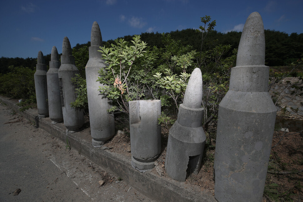Stone sculptures in 38 Peace Village (Baek So-ah/The Hankyoreh)