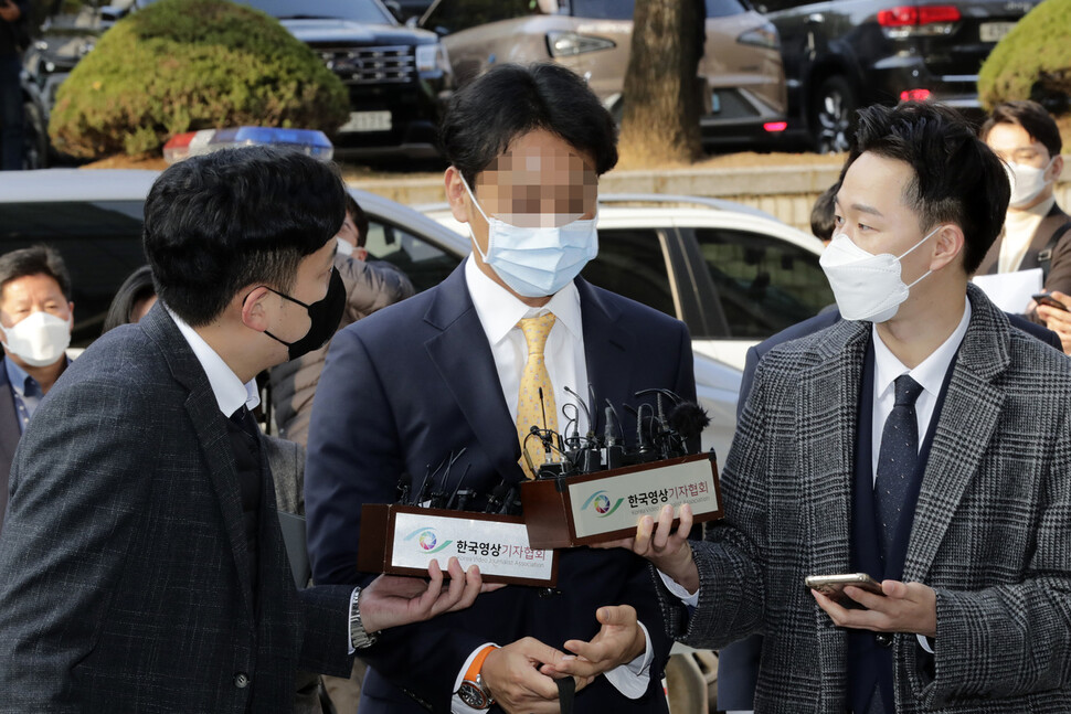 전 성남도시개발공사 전략사업실장 정민용 변호사가 3일 오후 영장실질심사를 받기 위해 서울중앙지법에 출석하고 있다. 김명진 기자 littleprince@hani.co.kr