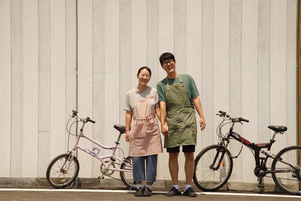 지금은&nbsp;앞치마를&nbsp;두르고 숙소를&nbsp;운영하지만 내년에는&nbsp;어떤&nbsp;새로운&nbsp;일을&nbsp;할지&nbsp;기대된다.