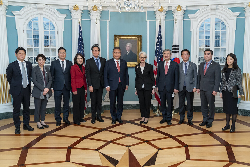 People Power Party Rep. Park Jin (sixth from left) poses for a photo with US Deputy Secretary of State Wendy Sherman following policy consultations on April 4 at the State Department in Washington. (provided by the US State Department)