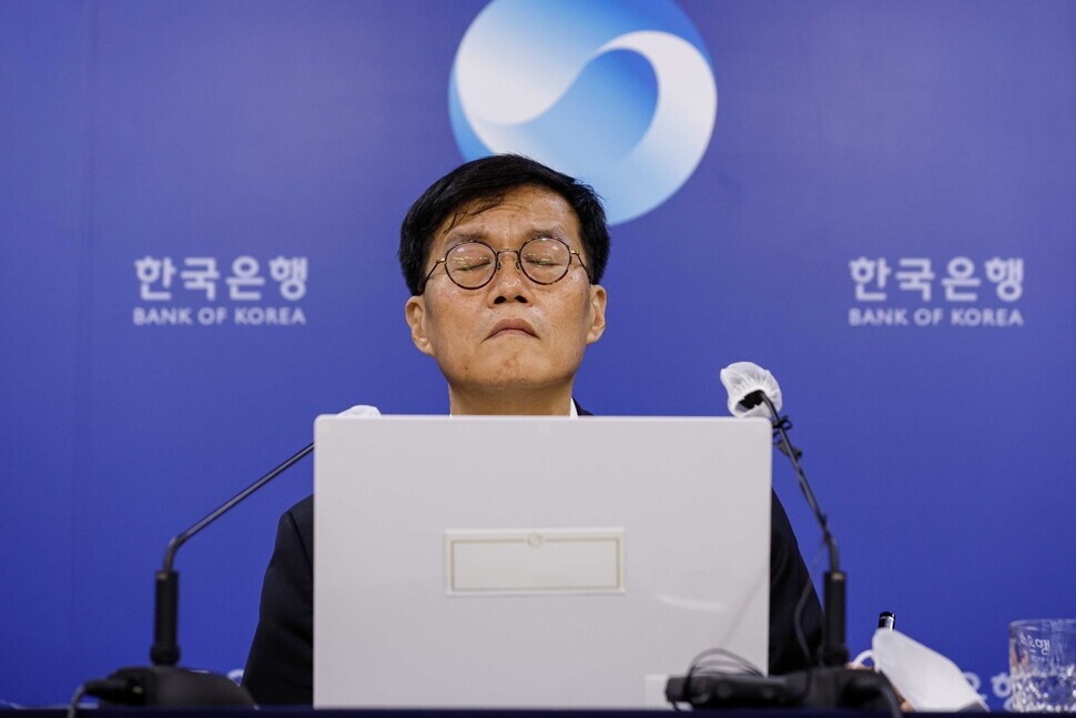 Bank of Korea Gov. Rhee Chang-yong closes his eyes to think before responding to a question from the press on July 13, at the central bank’s location in downtown Seoul. (pool photo)