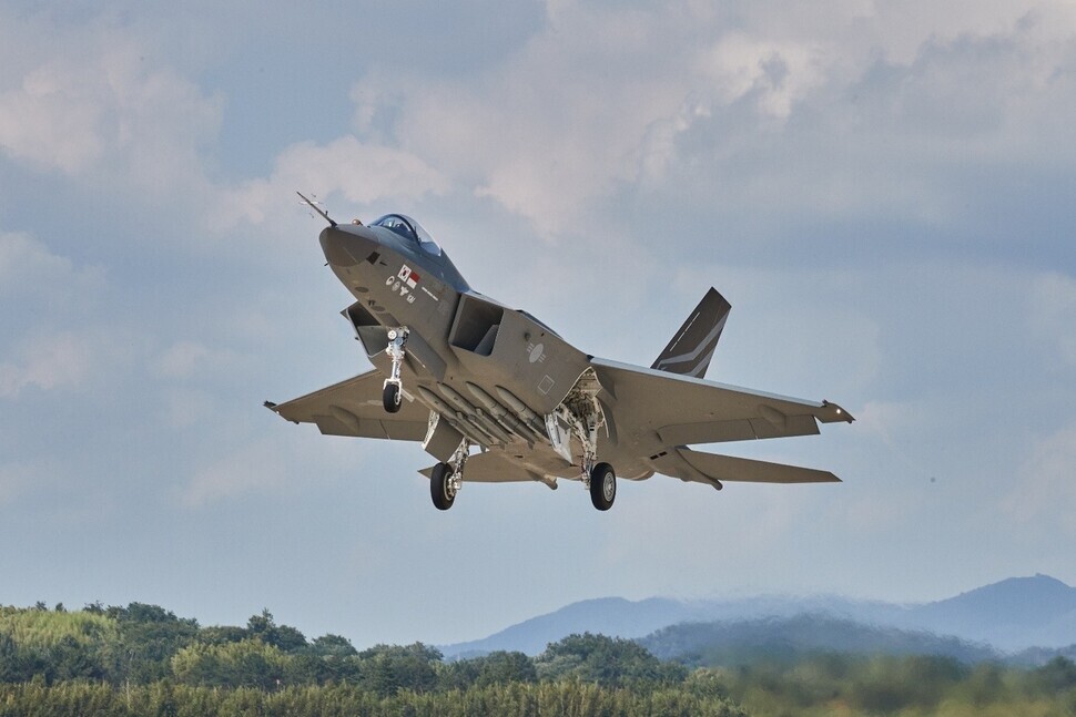 Korea’s homegrown KF-21 fighter jet takes off from a runway in Sacheon, South Gyeongsang Province, for its first test flight on July 19. (courtesy DAPA)