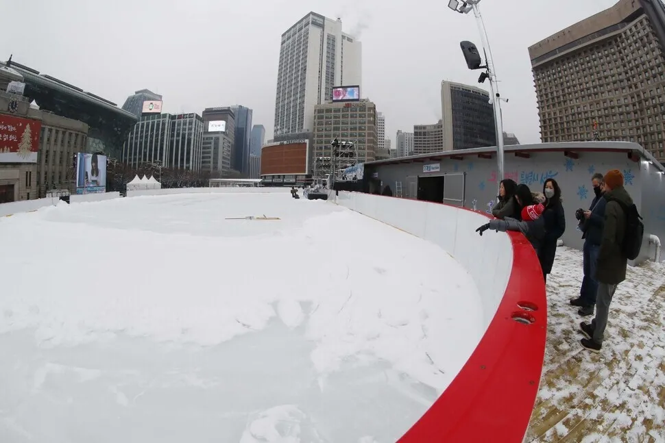 [Photo] Seoul Plaza ice rink opens for first time in 3 years