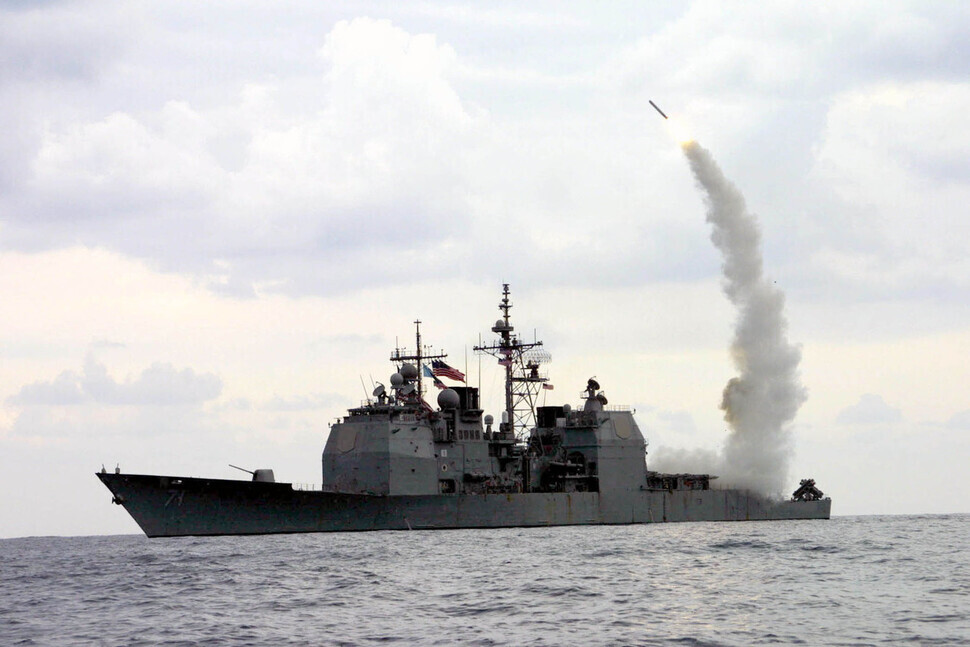 The US Navy cruiser Cape St. George launches a Tomahawk cruise missile during the invasion of Iraq on March 23, 2003. (AP/Yonhap)