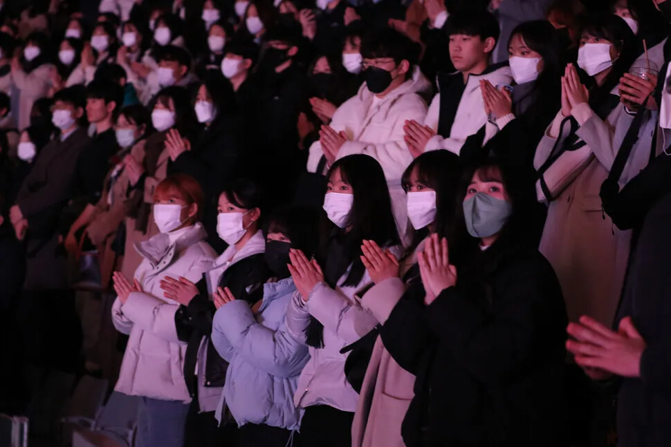 A welcome ceremony for incoming freshmen at Dongguk University takes place at Jangchung Arena, in downtown Seoul, on Feb. 21. (Kim Hye-yun/The Hankyoreh)
