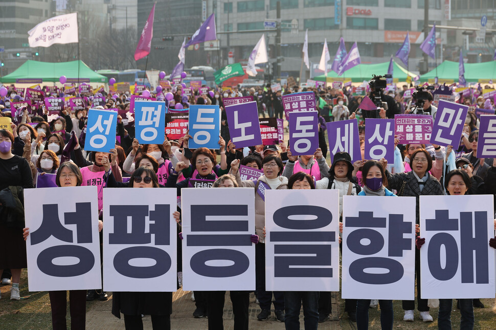 세계 여성의 날을 나흘 앞둔 4일 한국여성단체연합이 주최하는 제 38회 한국여성대회가 서울광장에서 열리고 있다. 강창광 선임기자 chang@hani.co.kr