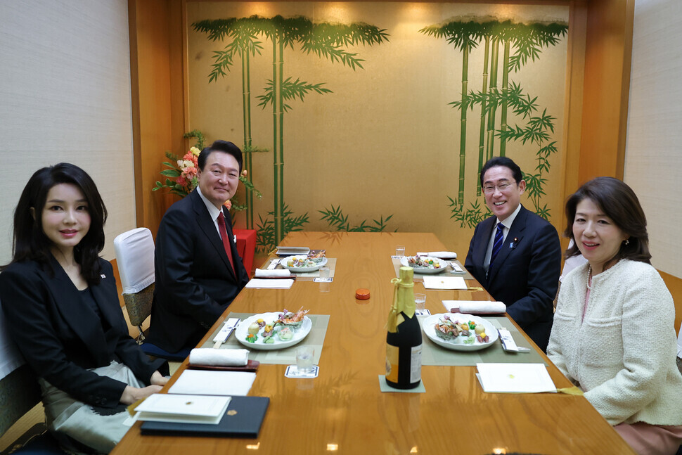 President Yoon Suk-yeol (rear left) and first lady Kim Keon-hee (front left) of Korea dine with Japanese Prime Minister Fumio Kishida and his wife Yuko Kishida at a restaurant in Tokyo on March 16. (Yonhap)