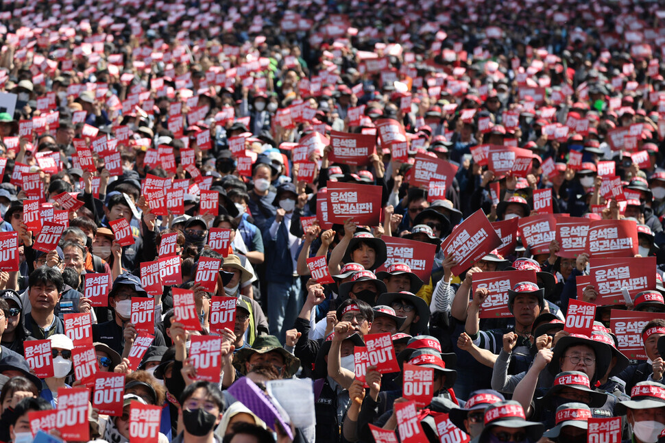 On May 1, International Workers Day, members of the Korean Confederation of Trade Unions held a May Day rally in Seoul’s Jung District, where participants held pickets and chanted slogans aimed at President Yoon Suk-yeol and his administration’s labor policies. (Kim Hye-yun/The Hankyoreh)