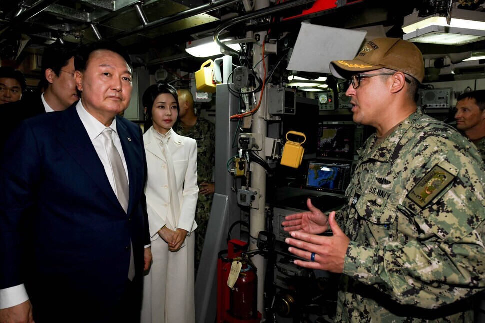 President Yoon Suk-yeol tours the interior of the USS Kentucky (SSBN-737) on July 19 after it docked in a key South Korean naval base in Busan. (courtesy of the US Navy)
