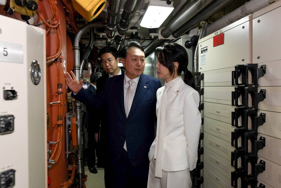 President Yoon Suk-yeol and first lady Kim Keon-hee tour the USS Kentucky on July 19. (courtesy of the US Navy)
