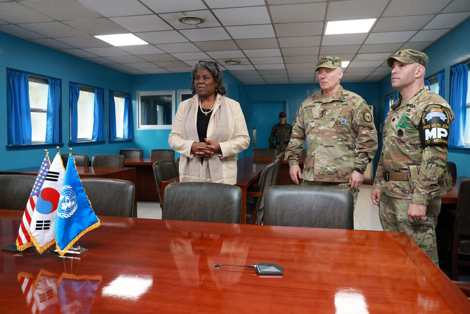 US Ambassador to the UN Linda Thomas-Greenfield walks through the United Nations Command Military Armistice Commission Conference Building at JSA on April 16, 2024. (Kim Hye-yun/The Hankyoreh)