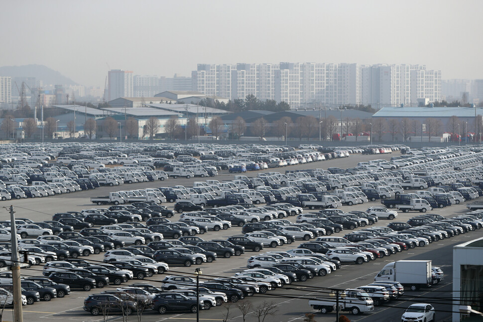 광주 광산구 평동산업단지 인근 기아자동차 광주출하사무소에 차량들이 출고를 기다리는 모습. 연합뉴스