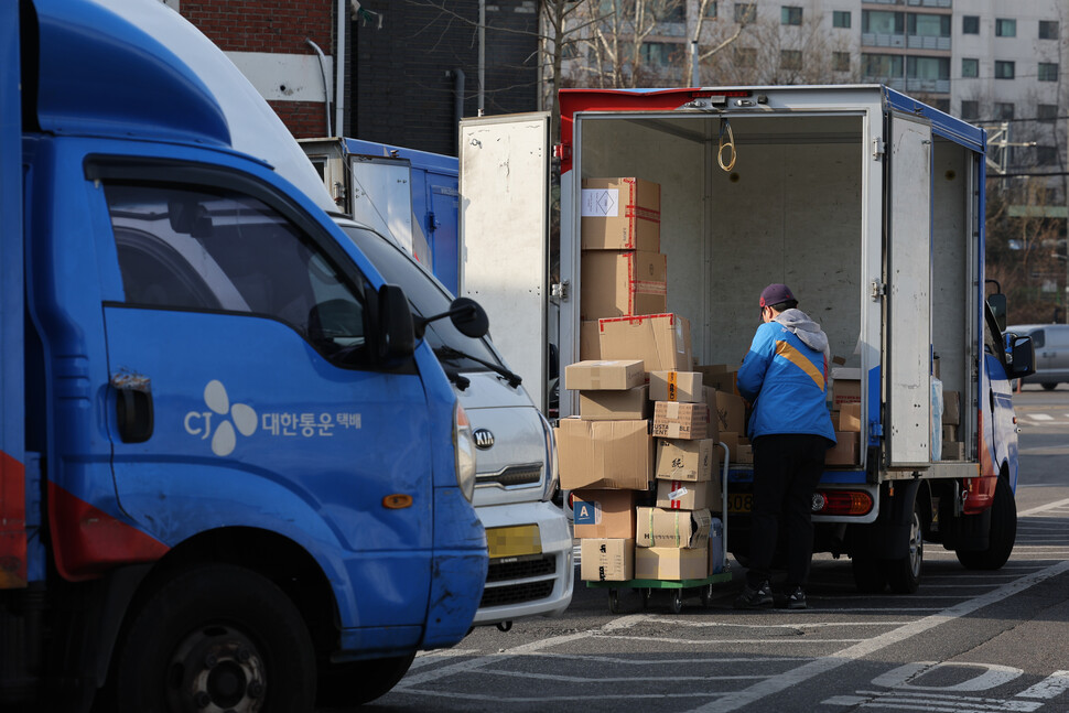 CJ·Coupang “Entrega 7 dias por semana, trabalho 5 dias por semana”… Qual é a intensidade de trabalho dos entregadores?