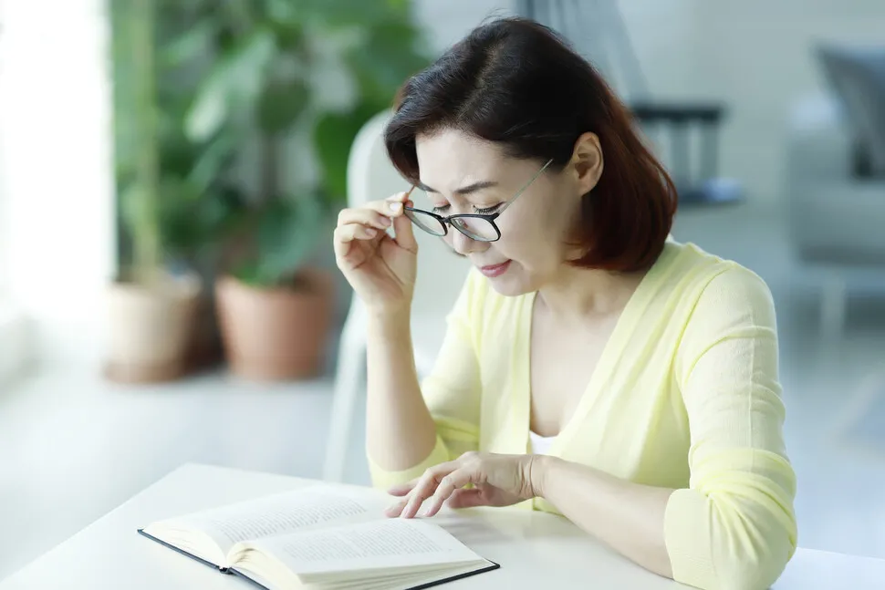 長老症の手術と老視で拡大を取り除くことはできますか？