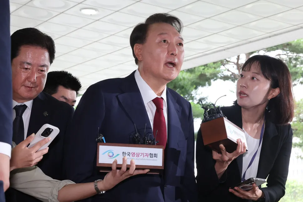 [포토] 윤석열 특검 첫 조사…현관으로 출석
