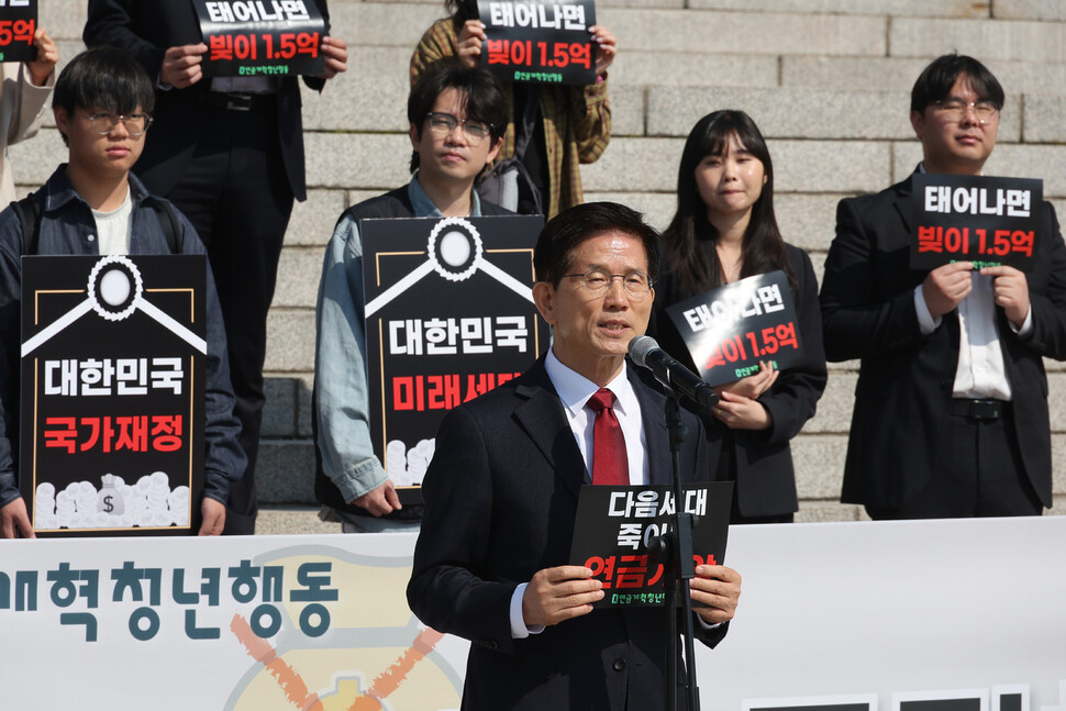 돌려받지 못할 것이라는 불신, ‘극우화’의 자양분은 어디서 기인했나