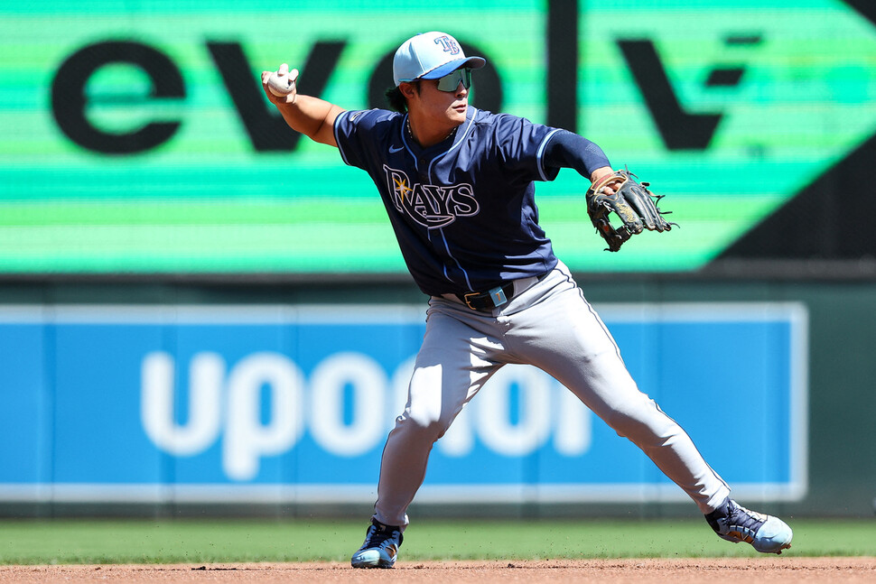 Kim Ha -sung (Tampa Bay Race) has played a shortstop defensive with the 2025 Major League (MLB) Minnesota Twins held in Minnetota Target Target Field in Minnesota, USA on the 5th. Mini Ae Police/Reuters Yonhap News