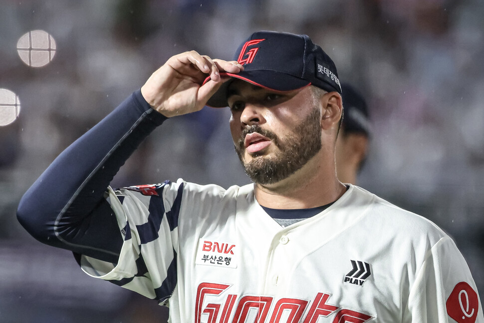 Lotte Giants Alex Gamer. Lotte Giants provided
