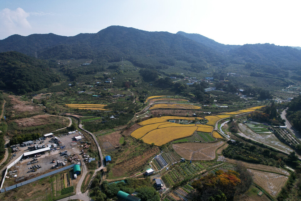 2024년 11월5일 오후 아무런 공식 직함이나 권한이 없던 명태균씨가 국책사업 대상지 선정 등에 개입했다는 의혹이 일고 있는 경남 창원 의창구 북면 고암리 신규 국가 산업단지(창원국가산단) 부지. 김명진 기자 littleprince@hani.co.kr