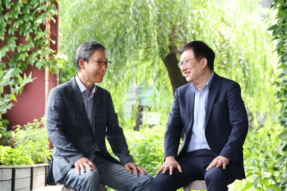 “기술주권 위한 생존전략” vs “독자 AI는 기술 고…