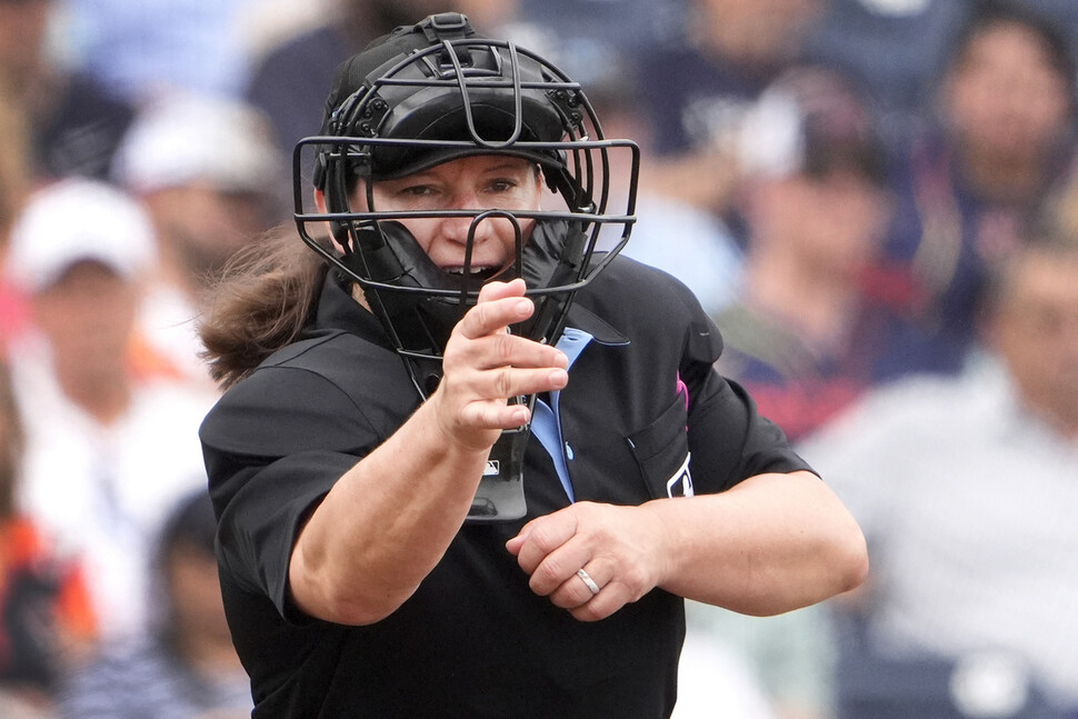 Zen Powell is the first female referee for the major league. AP Yonhap News