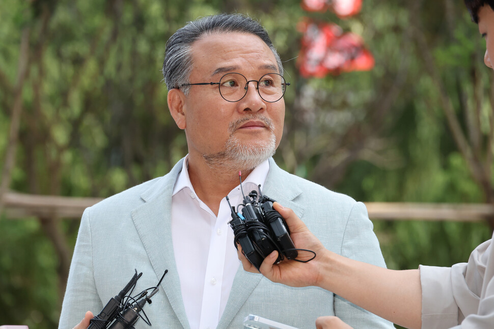 이일준 삼부토건 회장이 2025년 7월10일 김건희 특검의 조사를 받기 위해 서울 종로구 특검 사무실로 출석하고 있다. 이 회장은 ‘우크라이나 재건 사업’ 발표 당시 웰바이오텍의 최대주주였다. 한겨레 정용일 선임기자 yongil@hani.co.kr