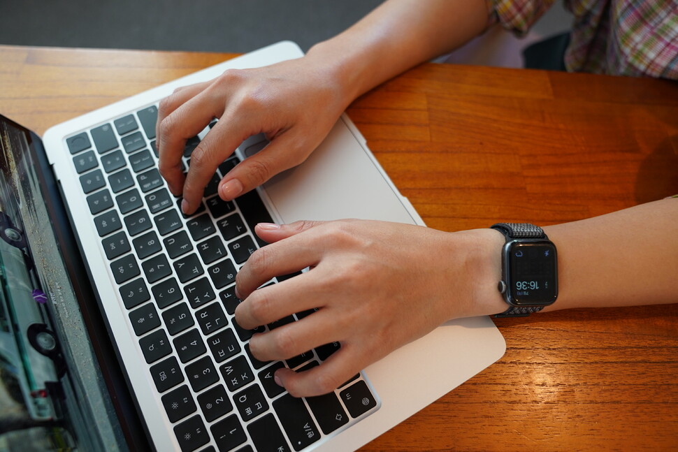 독자와 끝없는 대화를 주고받으며 문장을 고쳐봅시다. 내가 만든 세계에서 독자가 즐겁게 뛰놀고 있는지 살펴보는 것도 잊지 마시고요. 박은지 제공