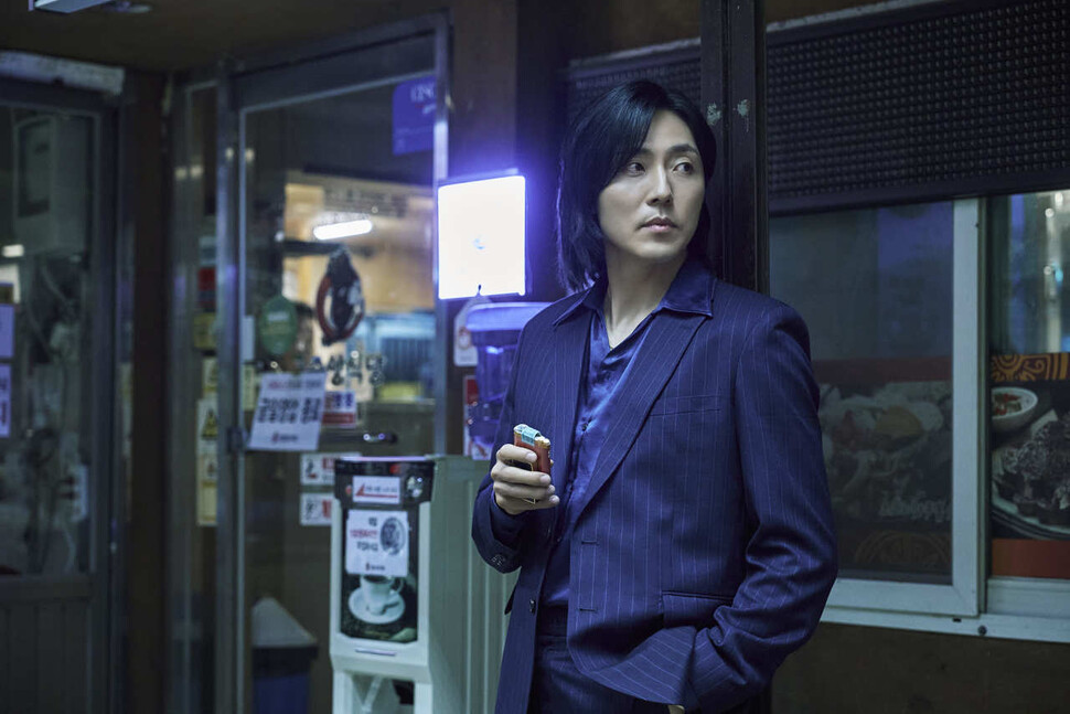 드라마 ‘당신이 죽였다’에서 은수와 희수를 돕는 중화 식자재 도소매 업체 진강상회의 대표 진소백. 넷플릭스 제공