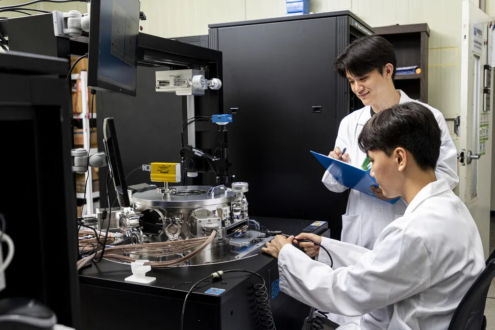 ÷´ÜÀ¶ÇÕÇкÎ(Áö´ÉÇü¹ÝµµÃ¼Àü°ø) ÇлýµéÀÌ ½ÇÇè½Ç½ÀÇÏ´Â ¸ð½À.