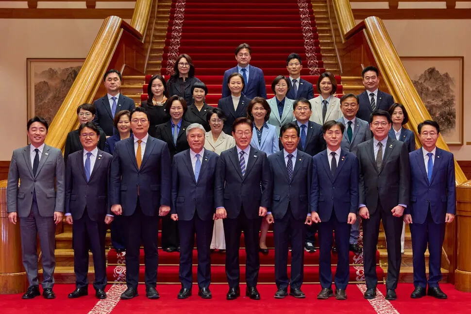Lee asks lawmakers not to stir the pot in foreign affairs