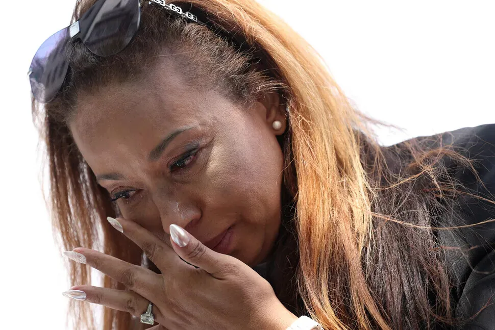 Meeky Woo Flippen wipes away tears during a press conference by TRACE, a coalition of adoptee groups, held outside the Truth and Reconciliation Commission in Seoul on May 8, 2026. (Kim Young-won/Hankyoreh)