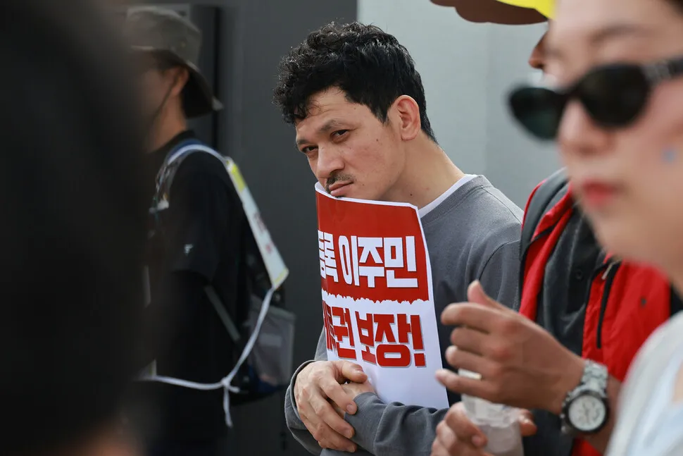 신분 없는 27년, “매순간 무서웠다”…미등록 이주민의 ‘희망 꺾인 삶’