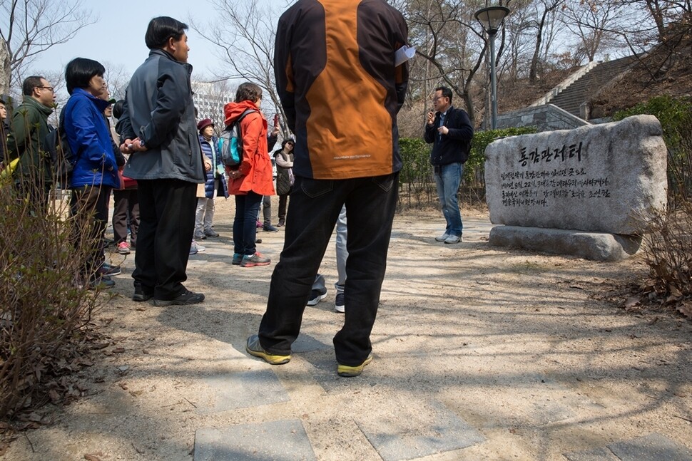 1910년 조선의 이완용 내각 총리대신과 일본 데라우치 마사타케 조선 통감이 한-일 합병 조약을 맺었던 조선 통감 관저 터.