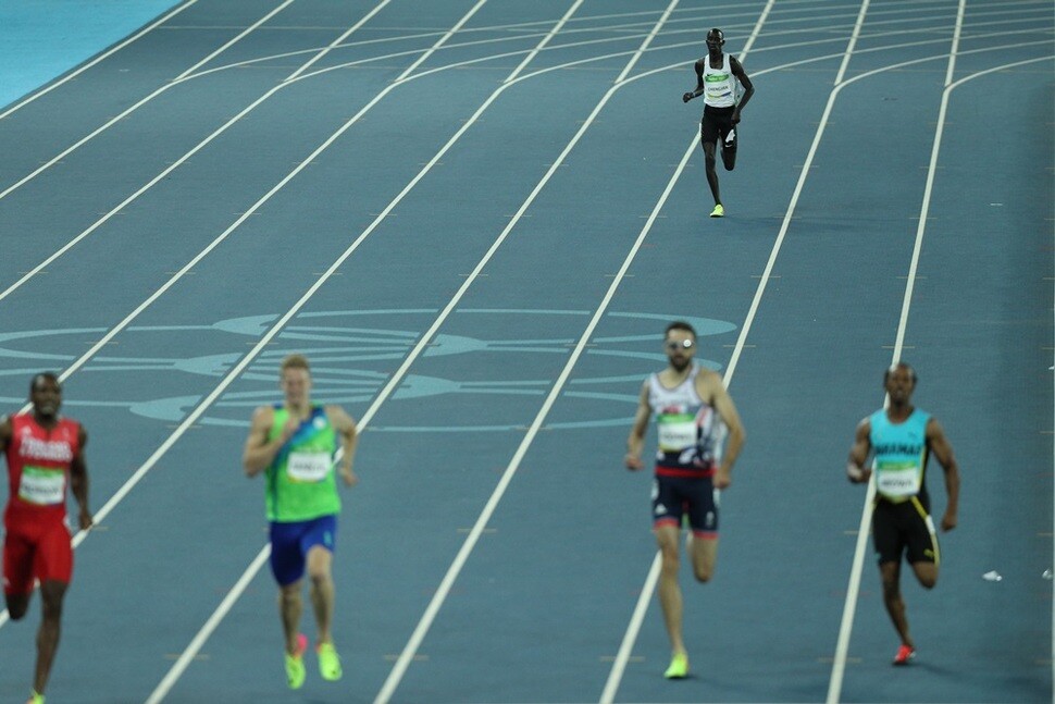 남수단 출신의 자메스 니앙 시엥지에크는 남자육상 400m 조별 예선에서 52초89를 기록하며 준결승전에는 나가지 못했다. 신화 연합뉴스



