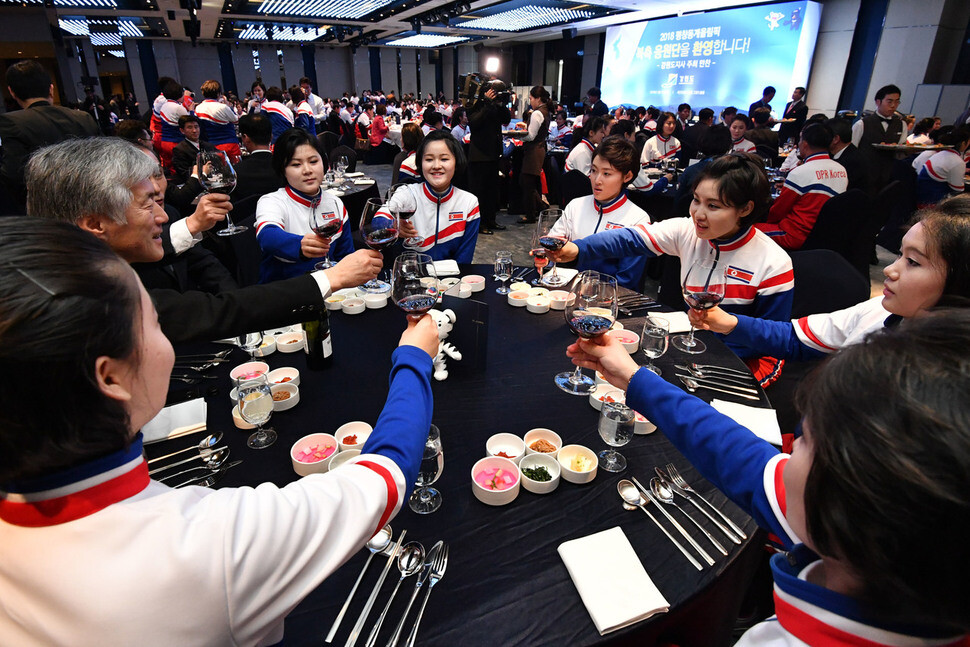 An official from Gangwon Province toasts members of the North Korean cheerleading squad during a welcome dinner at a hotel in Gangneung on Feb. 17.
