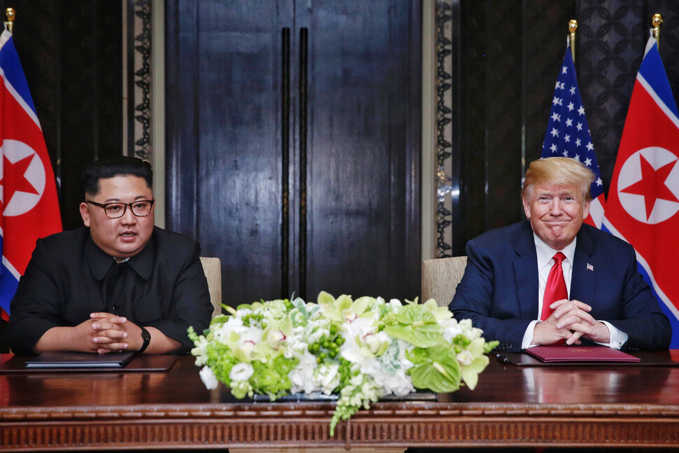 US President Donald Trump and North Korean leader Kim Jong-un smile after signing a joint statement at Singapore’s Capella hotel on June 12. (provided by The Straits Times)