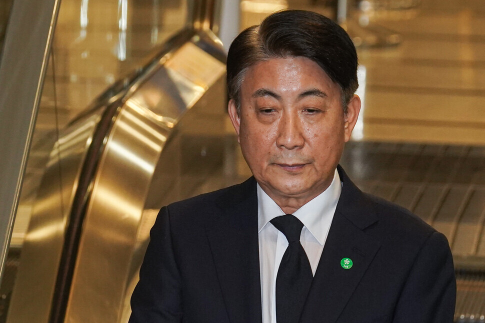 Lee Dong-kwan, the nominee to lead the Korea Communications Commission, heads to the wake of President Yoon Suk-yeol’s father, Yoon Ki-jung, at Severance Hospital in Seoul’s Seodaemun District on Aug. 15. (Yonhap)