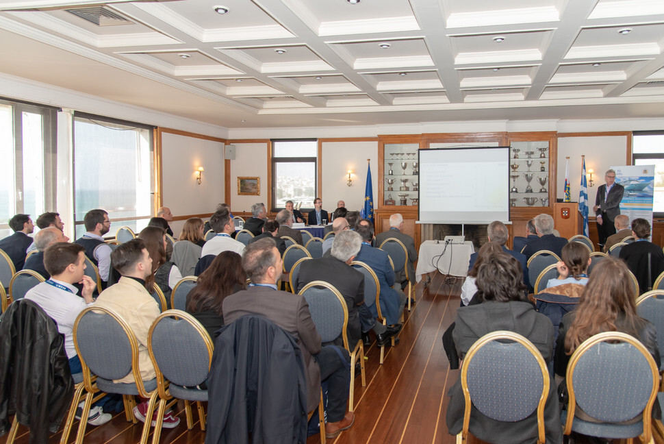 Henk van den Boom presenting the paper “Sewol Ferry Capsizing and Flooding” at the international conference on passenger ship safety held in Greece on Mar. 4. (Provided by Royal Institution of Naval Architects/Hellenic Institute of Marine Technology)