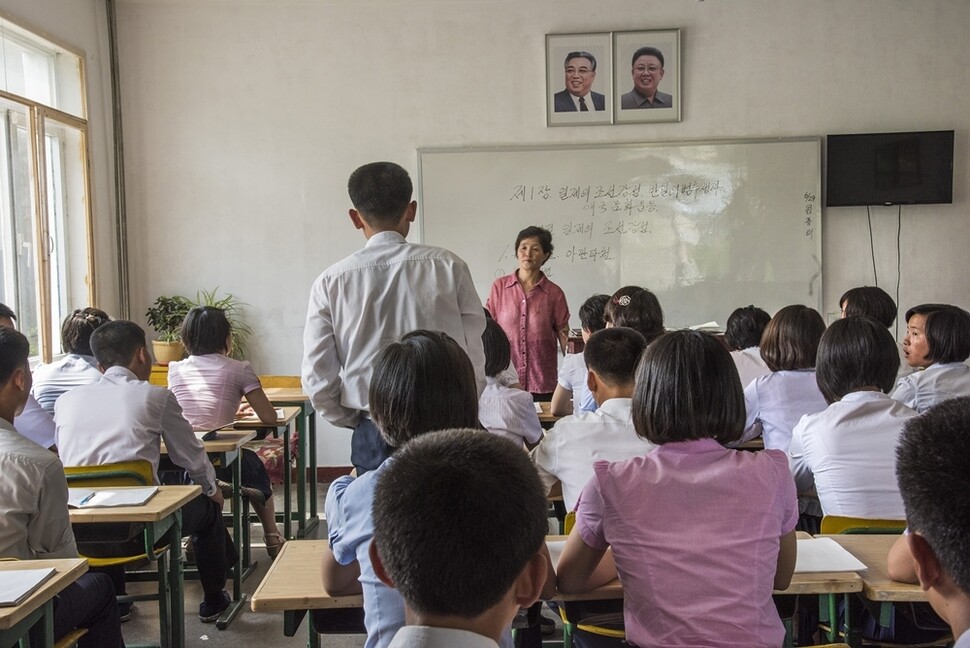 ‘평양6월9일룡북고급중학교’의 한 교실
