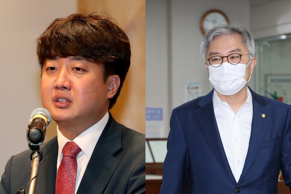 이준석 국민의힘 대표(왼쪽). 최강욱 더불어민주당 의원. 공동취재사진, 연합뉴스
