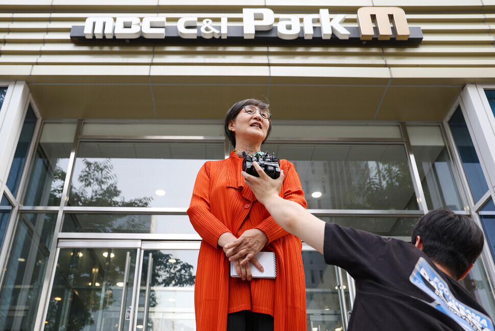 Kwon Tae-sun, the chairperson of the Foundation for Broadcast Culture, speaks to reporters on Sept. 11 after being granted a suspension of execution on her dismissal by the Korea Communications Commission. (Yonhap)