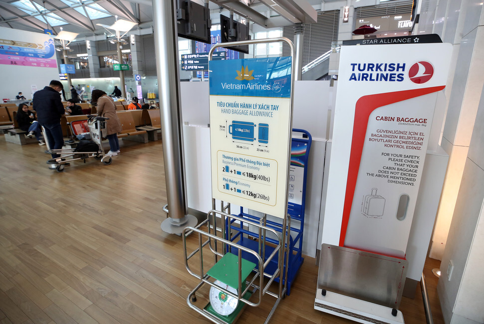 The ticket counter of Turkish Airlines at Incheon International Airport remains closed on Mar. 2, as Turkey as currently banned entry for all travelers arriving from South Korea. (Yonhap News)