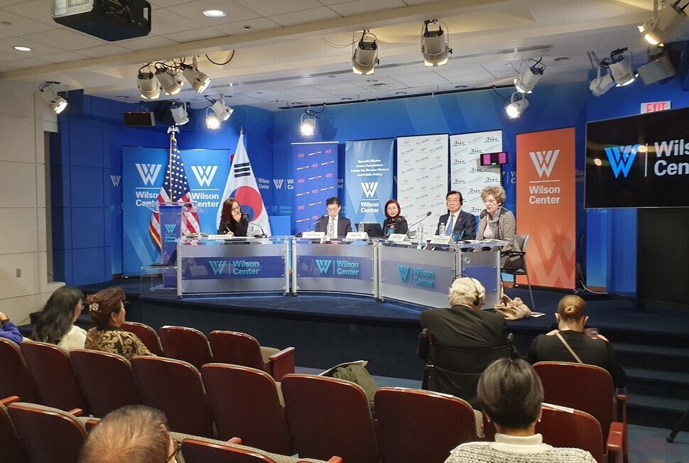 A symposium held under the banner of “US-Korea Relations: Retrospective on the Jeju April 3 Incident, Human Rights and Alliance” takes place at the Woodrow Wilson Center in Washington on Dec. 8, 2022. (Heo Ho-joon/The Hankyoreh)