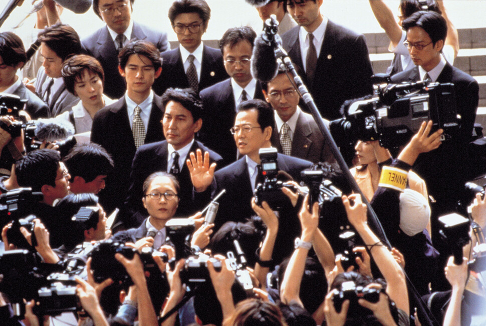 ‘금융부식열도’ 시리즈를 영화화한 &lt;쥬바쿠&gt;(1999년). 한겨레 자료