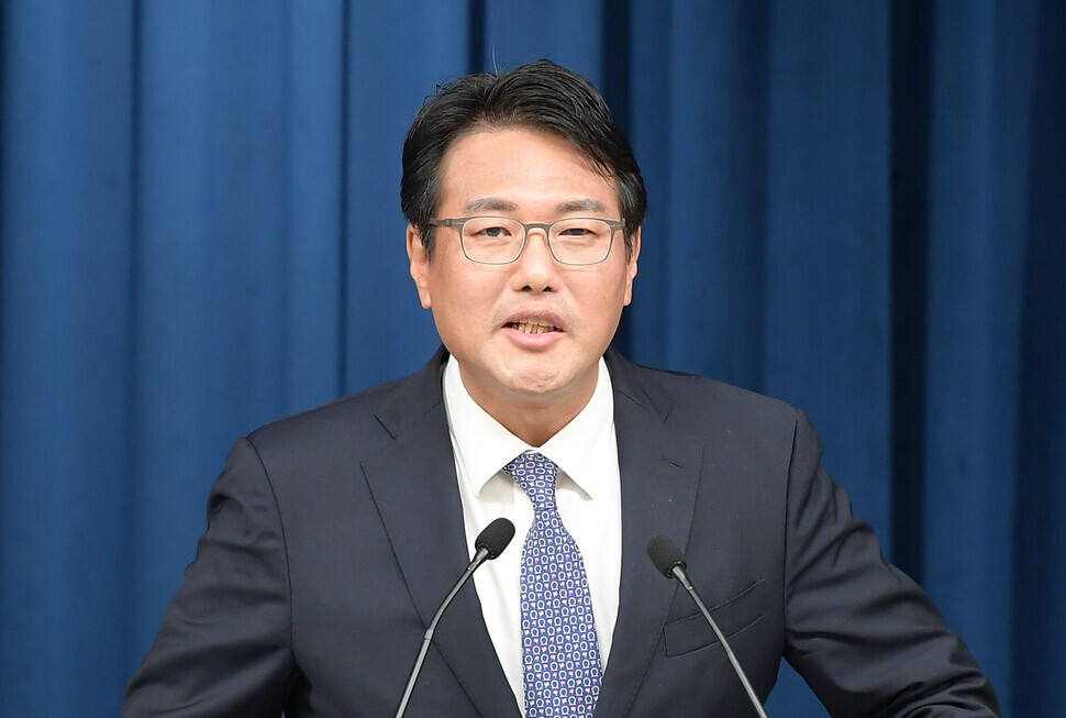 Kim Tae-hyo, deputy national security advisor for the presidential office, gives a briefing on Sept. 15 regarding President Yoon Suk-yeol’s upcoming trip to the UK, US and Canada. (presidential office pool photo)