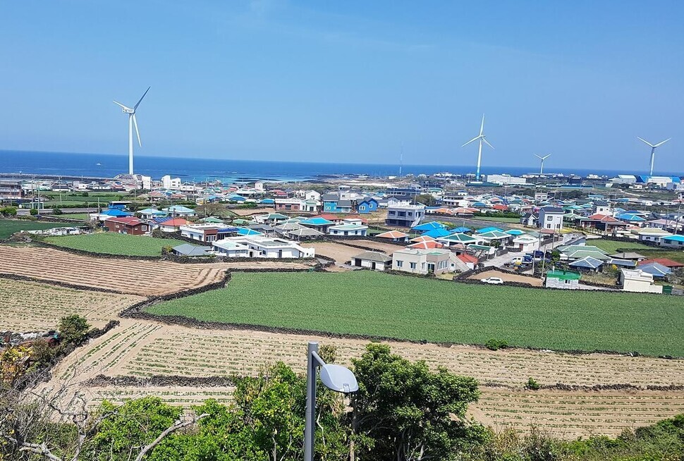 A wind farm in Haengwon Village, Jeju Island, distributes part of its power generation profits to local residents.