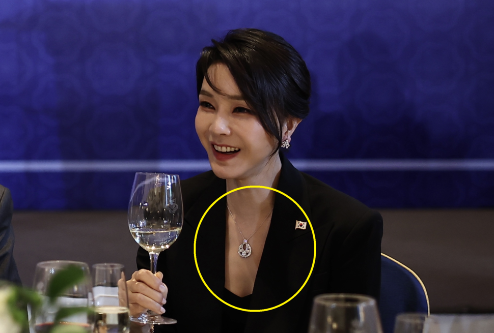 ‘김건희 오빠’ 특검 출석…공흥지구 특혜·목걸이 은닉 …