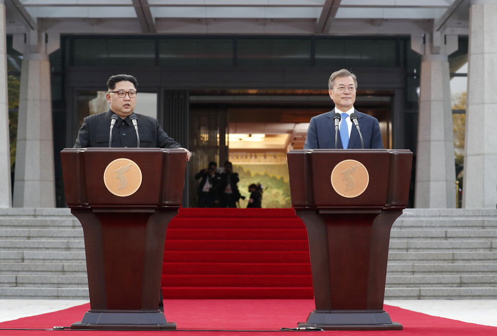 South Korean President Moon Jae-in and North Korean leader Kim Jong-un jointly announce the Panmunjom Declaration on Apr. 27 after their first inter-Korean summit. (Kim Gyoung-ho