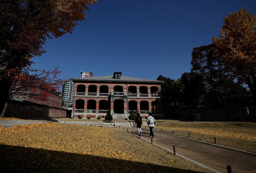 오욕과 저항의 역사를 품은 서울 중구 덕수궁 중명전. 1905년 대한제국이 외교권을 박탈당한 을사늑약이 체결된 장소다.